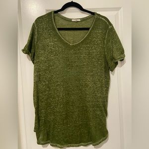 Women’s t-shirt, green with flower design, size Xl